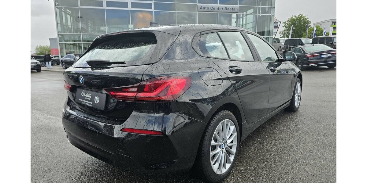 BMW 118i ADVANTAGE/VIRTUAL/NAVI//SITZHEIZUNG/1.HAND 28.344 km 24.900 &euro; Villingen-Schwenningen 78054