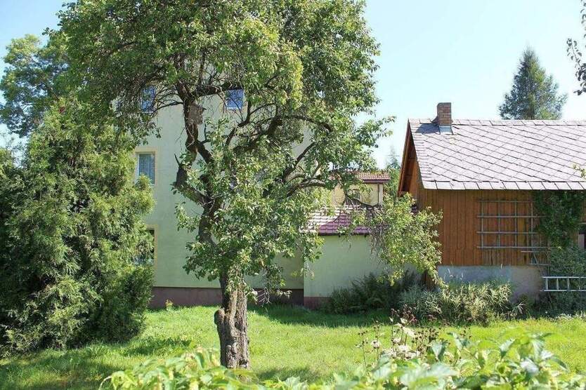 Großes EFH (oder Mehrfamilienhaus) in einem Ortsteil von Dipps!