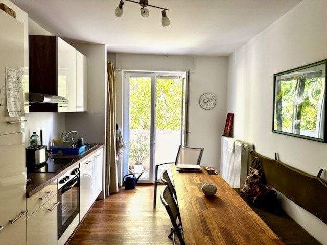 Charmante und großzügige Altbauwohnung mit Balkon ! 6 zimmer