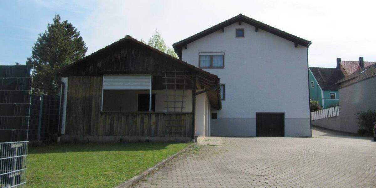 Zweifamilienhaus mit großen 4 12-Zimmer-Wohnungen in zentrumsnaher Lage von Mainburg 9 zimmer