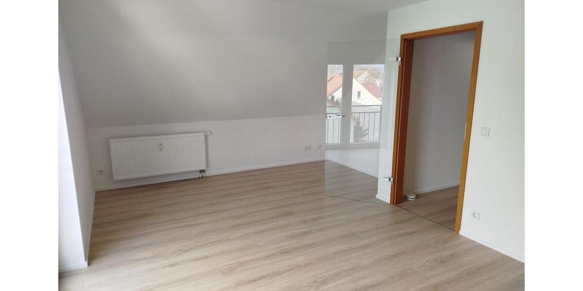 Schicke Dachgeschoss- Zweiraumwohnung in ruhiger Lage 2 zimmer