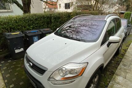 Ford Kuga 61.800 km 12.000 &euro; Wiesbaden 65187