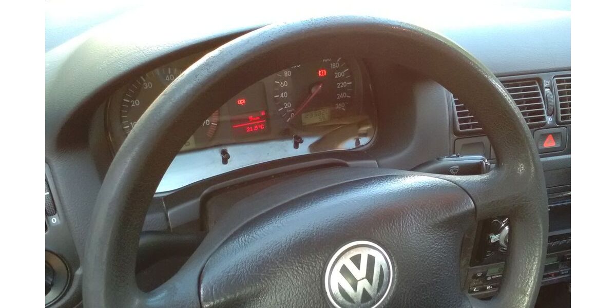 VW Golf 240.000 km 2.500 &euro; Nideggen 52385