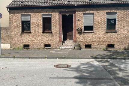 Haus in Duisburg Sanierungsbedürftig