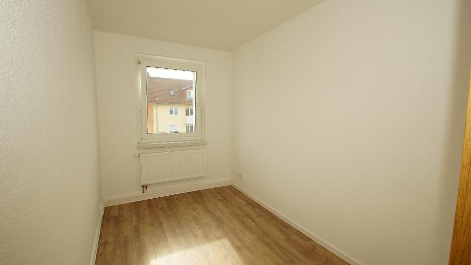 Etagenwohnung Dippoldiswalde - 4 Zimmer, 69 m&sup2;, 393&euro; | Angebot:24476941