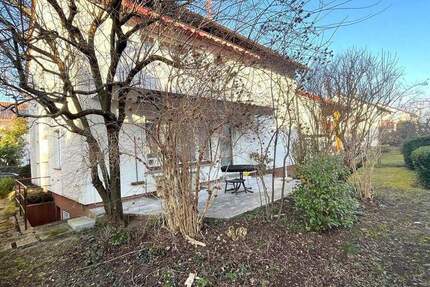 Haus Ditzingen - 9 Zimmer, 225 m&sup2;, 695.000&euro; | Angebot:25707750