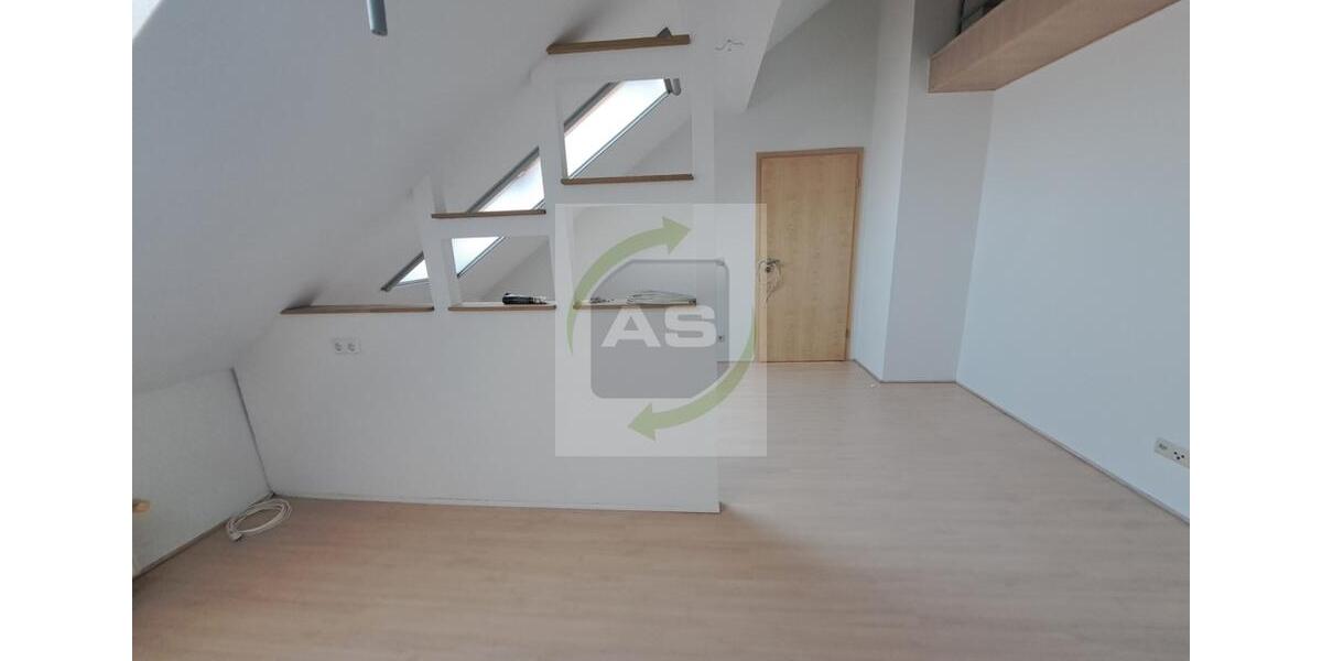 Dachgeschoßwohnung Zwickau - 3 Zimmer, 101 m&sup2;, 749&euro; | Angebot:26004595