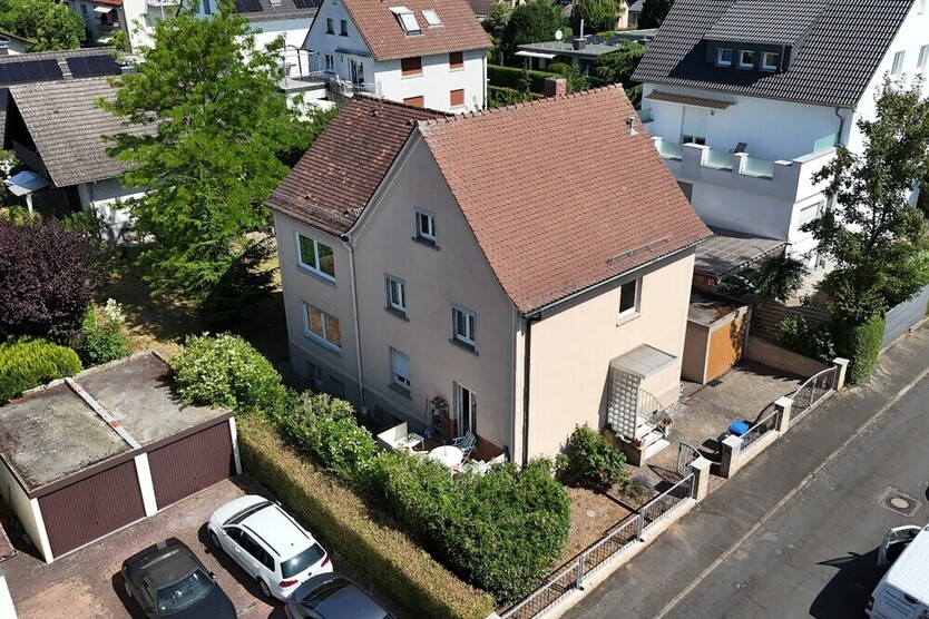 Bad Homburg - Kirdorf: Raumriese! Teilw. vermietetes 2-Familienhaus mit Potenzial!