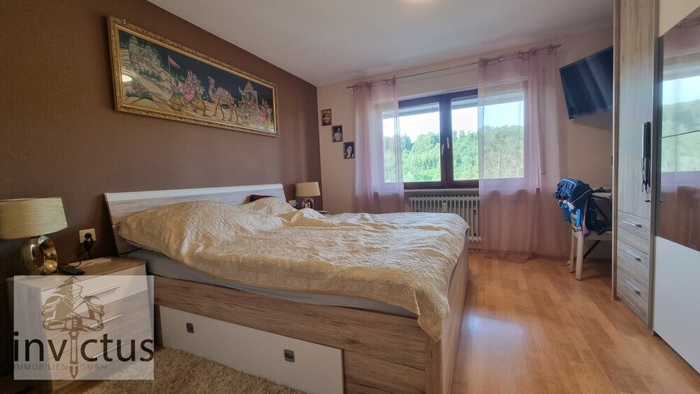 2,5 Zimmer mit Balkon-Weitblick und eigener Garage 2.5 zimmer