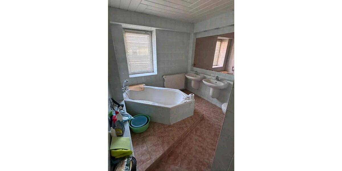 Einfamilienhaus Dorfhain - 8 Zimmer, 180 m&sup2;, 128.000&euro; | Angebot:26963032