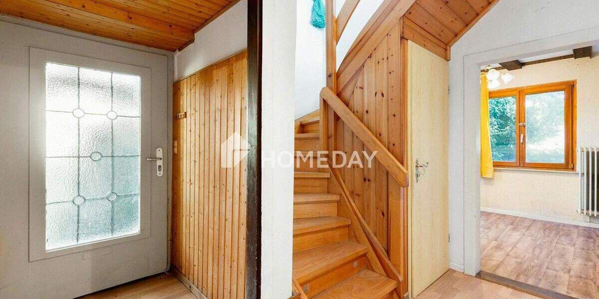 Geräumiges EFH mit 5 Zimmern, Keller, Garagen, Garten und viel Potenzial in ruhiger Lage 5 zimmer