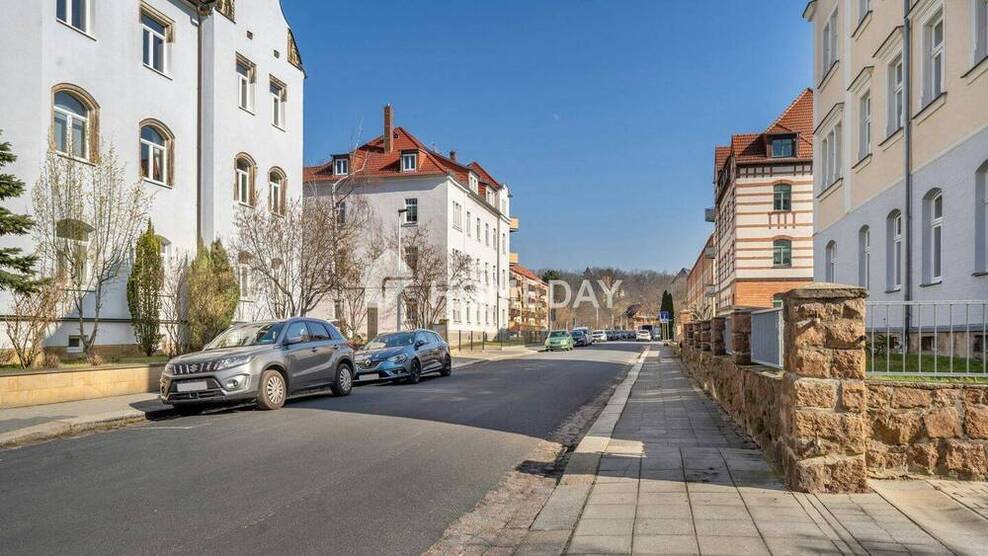 Sofort bezugsfrei: Gepflegte Dachgeschosswohnung mit Aufzug, Tiefgaragenstellplatz in zentraler Lage 1 zimmer
