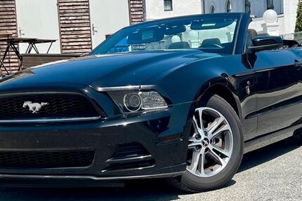 Ford Mustang 147.600 km 10.500 &euro; Gelsenkirchen 45884