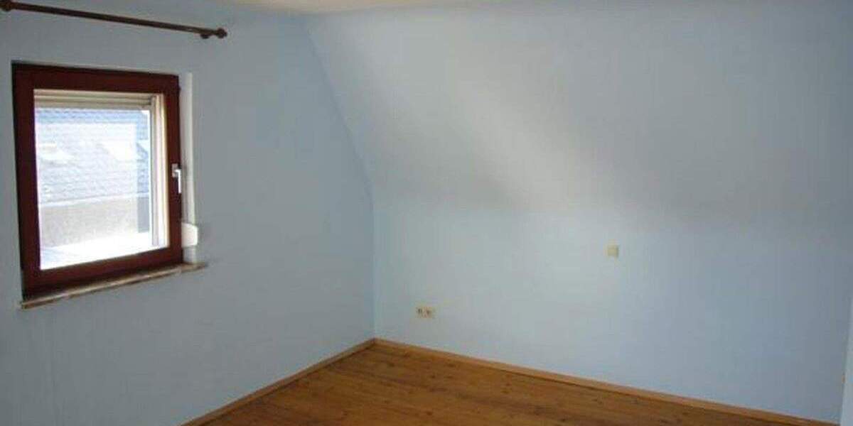 Kleines Haus in ruhiger Straße Nähe Grundschule, 5 Zi, Wohnküche, Bad, Loggia, Terrasse 5 zimmer