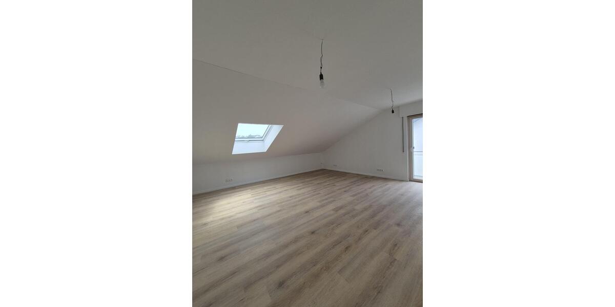 Hochwertige 2-Zimmer-DG-Wohnung mit Balkon und Keller – Erstbezug nach Sanierung 2 zimmer