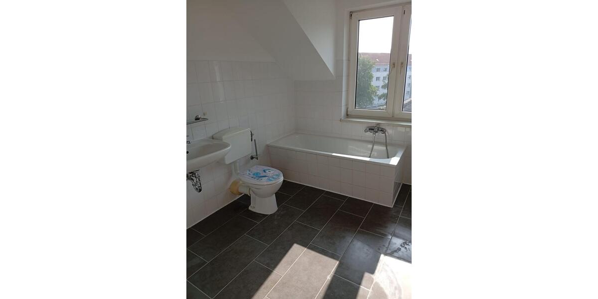Dachgeschoßwohnung Freital - 3 Zimmer, 68 m&sup2;, 470&euro; | Angebot:25378460