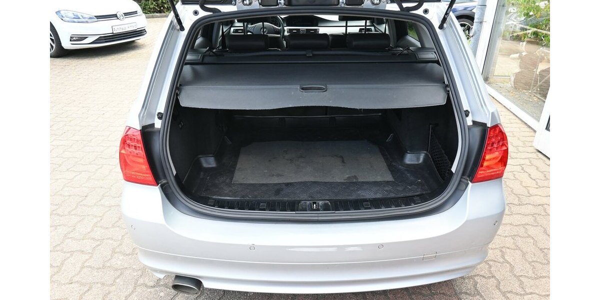 BMW 320 dAut tour Klimaaut Pano Navi Leder PDC 17Alu 240.000 km 6.400 &euro; Seevetal - Hittfeld 21218