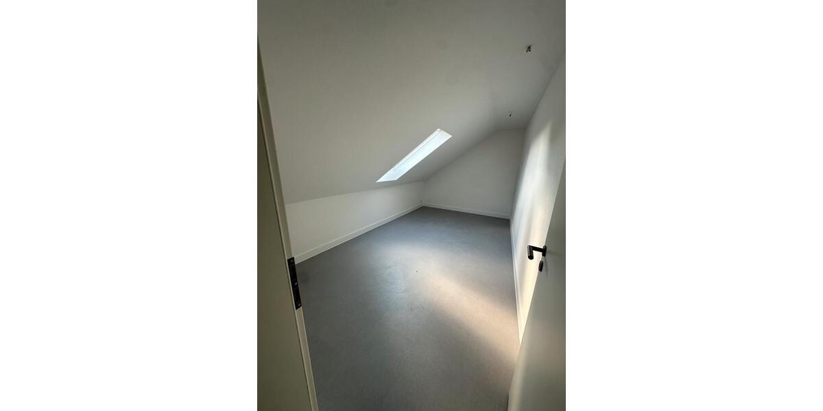 Wohnung zu vermieten ab sofort (Komplett kernsaniert) 4 zimmer