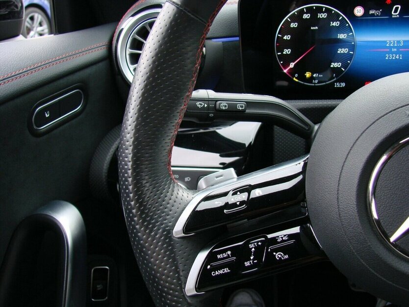 CLA 200 Shooting Brake AMG Night Mulitbeam Standhe