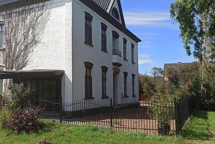 Helle Wohnung im 1. OG in saniertem denkmalgeschützten Herrenhaus 4 zimmer