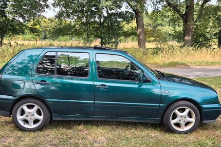 VW Golf 228.000 km 2.600 &euro; Stade 21684