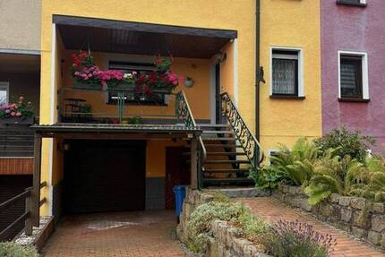 RESERVIERT - Charmantes Reihenhaus in ruhiger Randlage mit großem Potenzial – Ideal für Familien in Eisenberg 4 zimmer