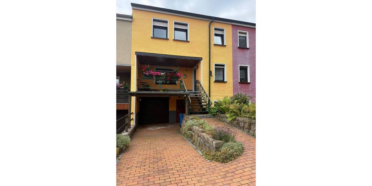 RESERVIERT - Charmantes Reihenhaus in ruhiger Randlage mit großem Potenzial – Ideal für Familien in Eisenberg 4 zimmer