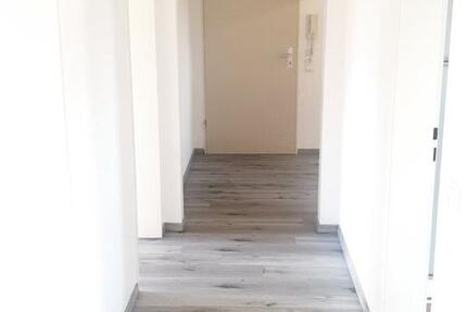 Schöne 3-Zimmer-Wohnung mit Balkon, großem Keller und Parkplatz zimmer