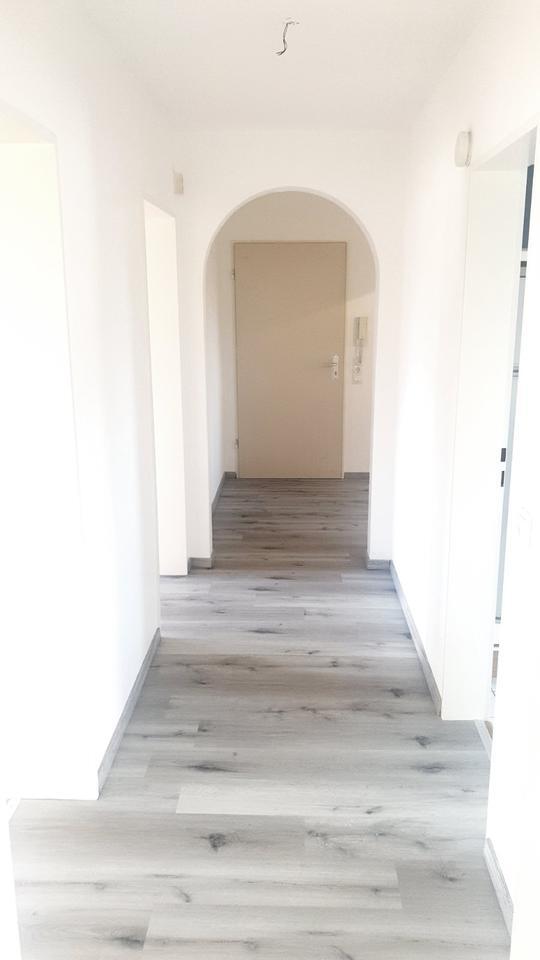 Schöne 3-Zimmer-Wohnung mit Balkon, großem Keller und Parkplatz zimmer