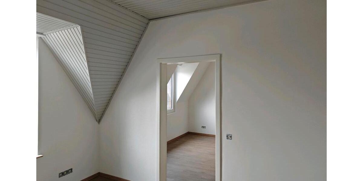 Dachgeschoßwohnung Mülheim an der Ruhr Heißen - 3.5 Zimmer, 83 m&sup2;, 1.700&euro; | Angebot:25047254