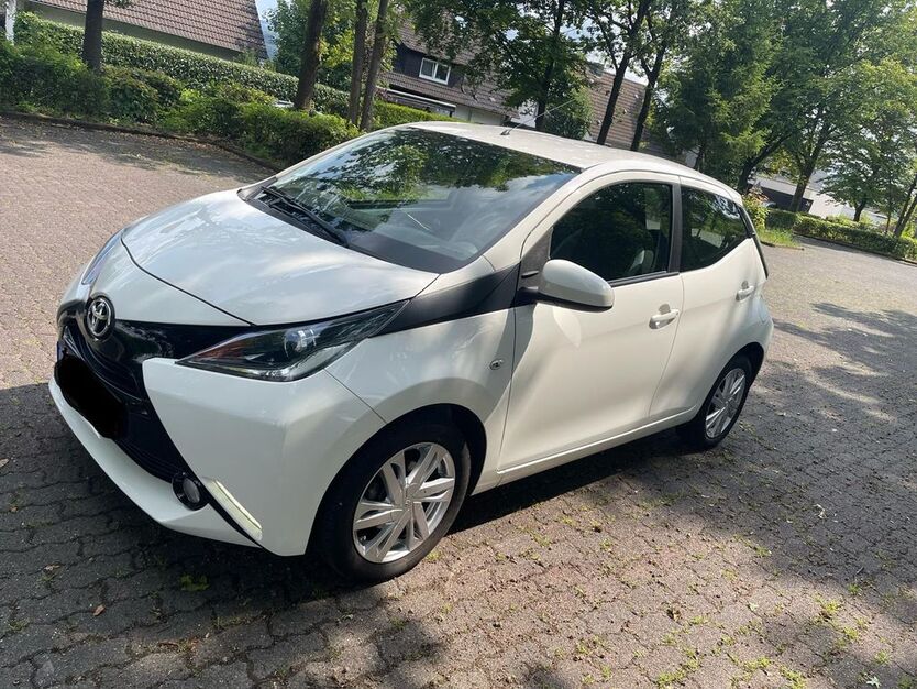 Toyota Aygo (X) 46.000 km 8.390 € Overath 51491
