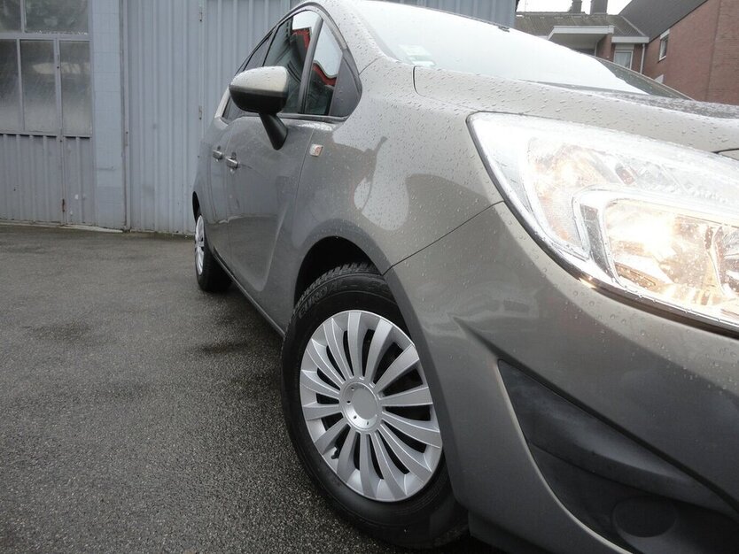 Opel Meriva Edition Autom Klima SHZ Allwetter Euro6 89.000 km 8.499 € Neuss 41462