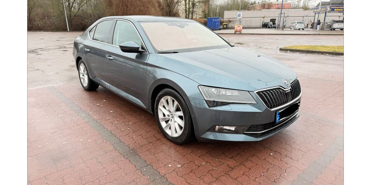 Skoda Superb 142.500 km 16.250 &euro; Lübeck 23570