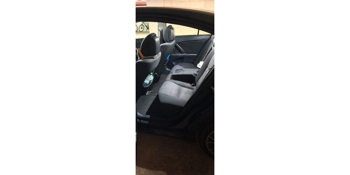 Toyota Avensis 267.000 km 5.000 &euro; Bonn 53227