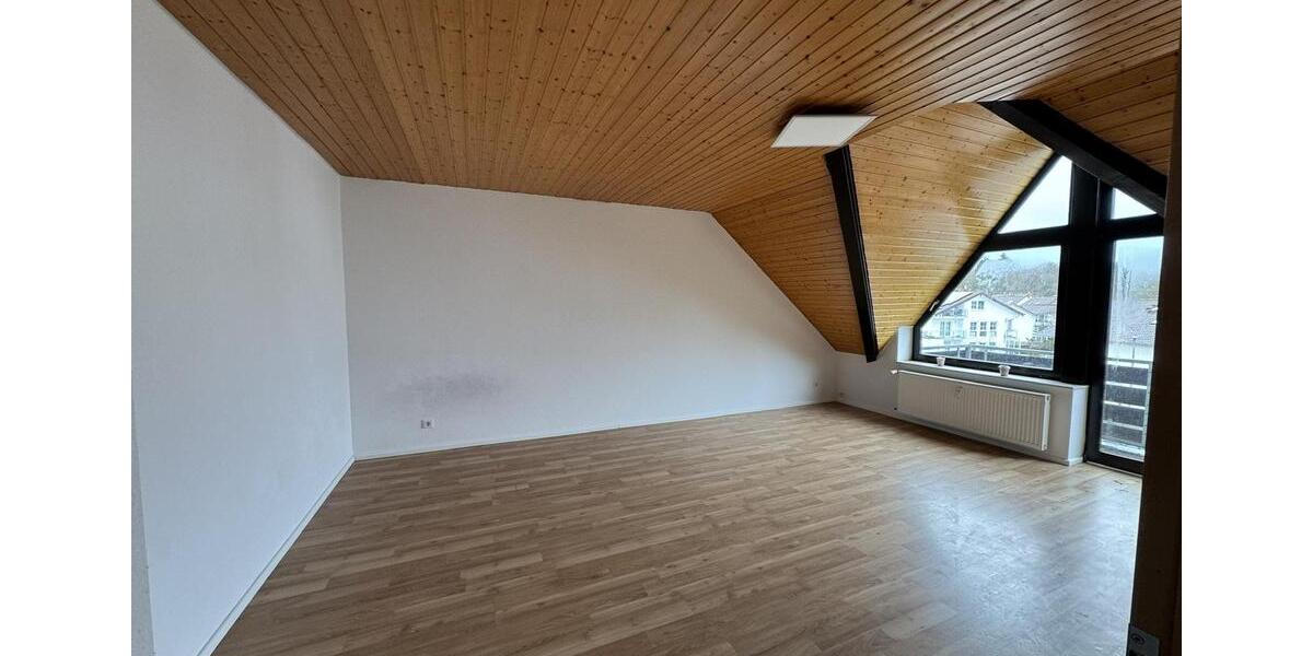 Dachgeschoßwohnung Taunusstein - 1 Zimmer, 38 m&sup2;, 600&euro; | Angebot:26034949