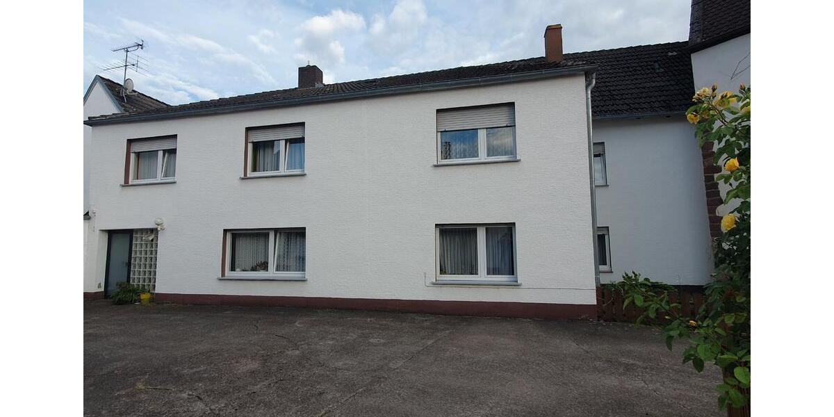 Einfamilienhaus Brakel - 12 Zimmer, 283 m&sup2;, 140.000&euro; | Angebot:27094083