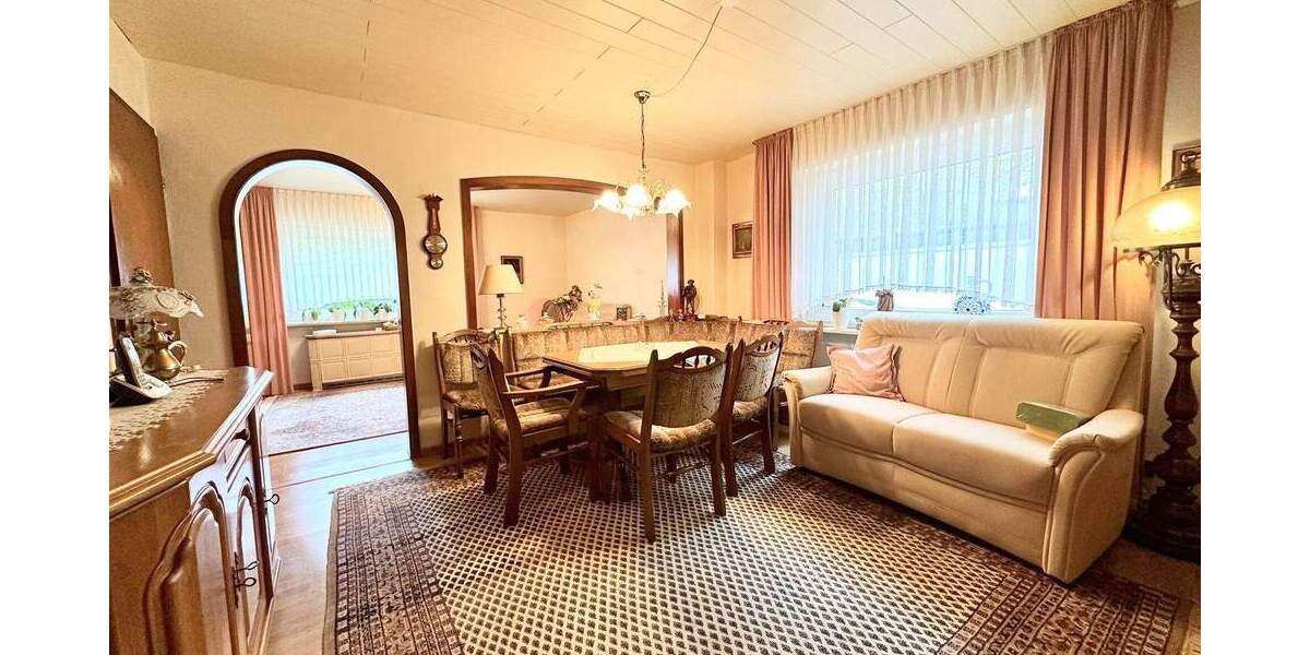 Doppelhaushälfte mit viel Potenzial, großzügigen Garten, Garage und Stellplätzen 5 zimmer