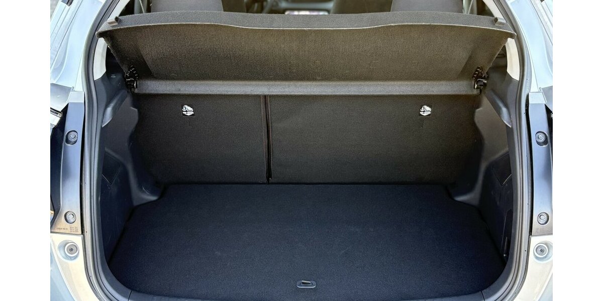 Toyota Yaris Hybrid Team Deutschland KAMER/DAB/1.HAND 10.247 km 21.800 &euro; Villingen-Schwenningen 78054