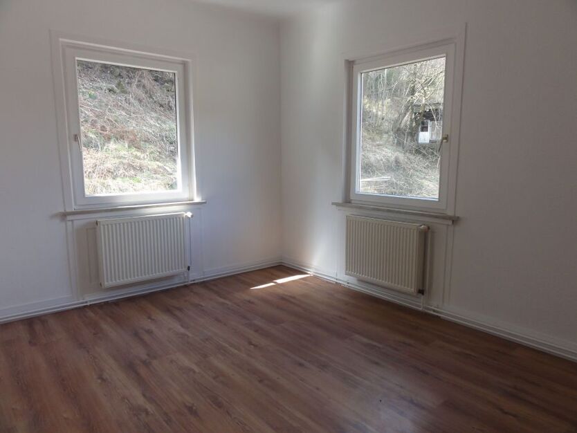 Helle 3-Zimmer-Altbau-Wohnung in zentrumsnaher Aussichtslage (Mietdauer: min. 4 Jahre) 3 zimmer