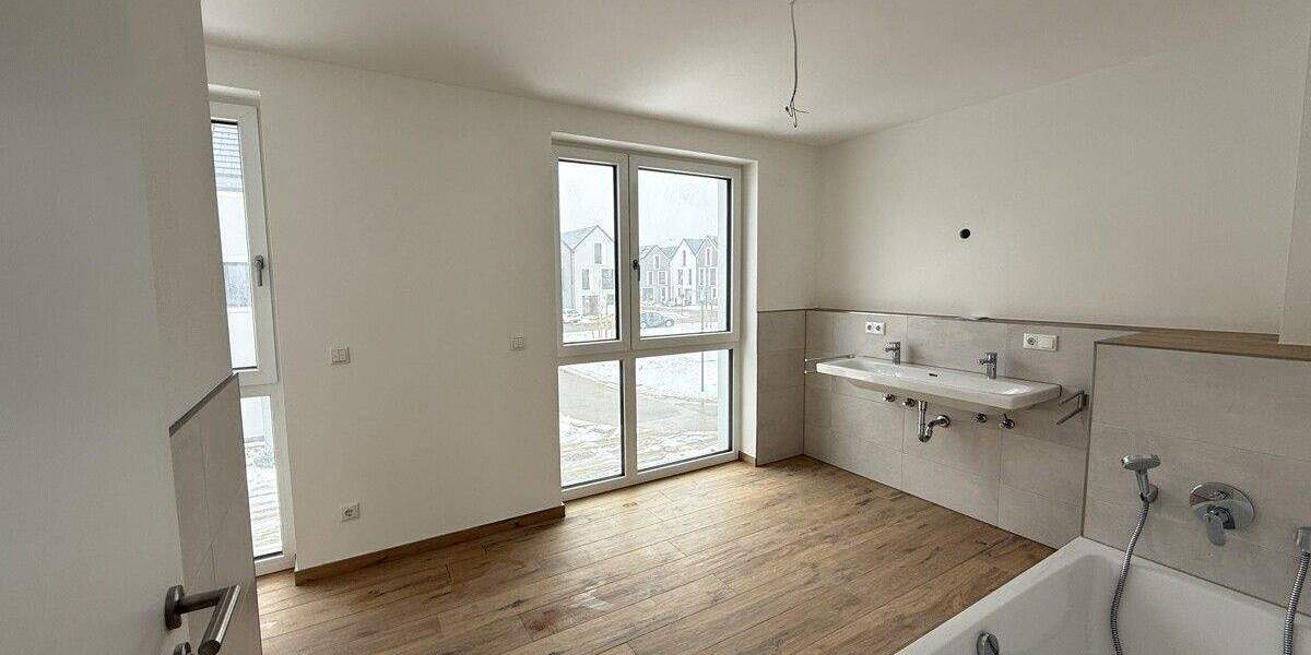 Einfamilienhaus Köfering - 4 Zimmer, 150 m&sup2;, 2.100&euro; | Angebot:25702670
