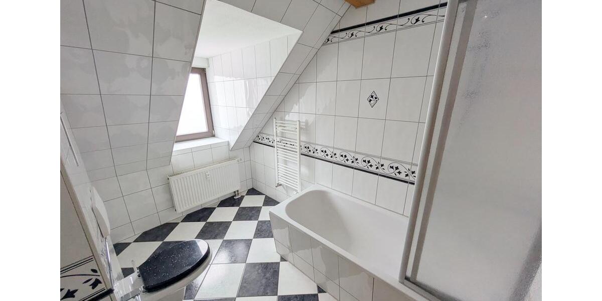 Dachgeschoßwohnung Zwickau - 4 Zimmer, 95 m&sup2;, 620&euro; | Angebot:26681040