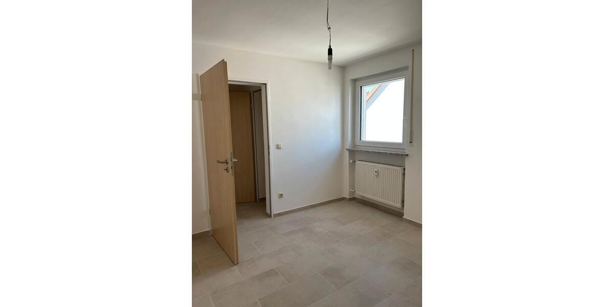 Etagenwohnung Wiesau Kornthan - 3.5 Zimmer, 75 m&sup2;, 495&euro; | Angebot:26682600