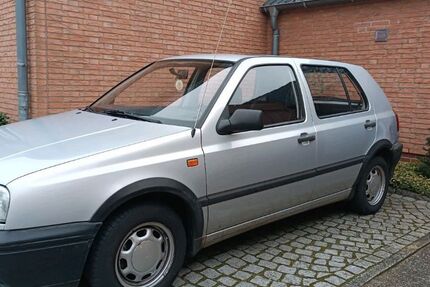 VW Golf 153.403 km 1.299 &euro; Rieseby 24354