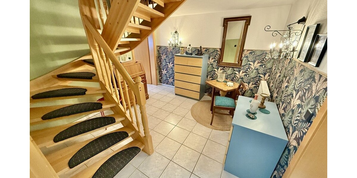 HORN IMMOBILIEN++ Neubrandenburg, tolles Architektenhaus mit 5 Zimmern, EBK, Keller und Carport - Einfamilienhaus Neubrandenburg Lindenberg | Angebot:26979402