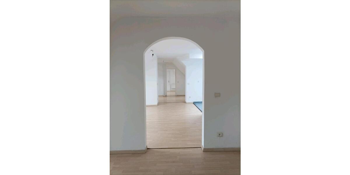 Dachgeschoßwohnung Ettlingen - 3 Zimmer, 50 m&sup2;, 900&euro; | Angebot:26003085