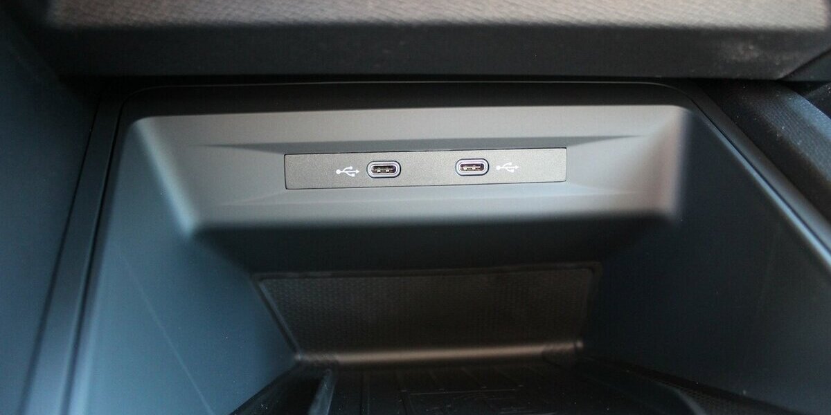 Seat Leon FR 1,4 e-HYBRID NAVI/18Zoll/LED/Kamera 74.562 km 21.900 &euro; Höchstenbach 57629