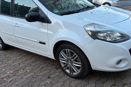 Renault Clio 121.000 km 4.499 &euro; Adenstedt 31246