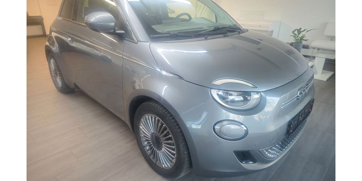 Fiat 500e 12.000 km 17.990 &euro; Moorenweis 82272