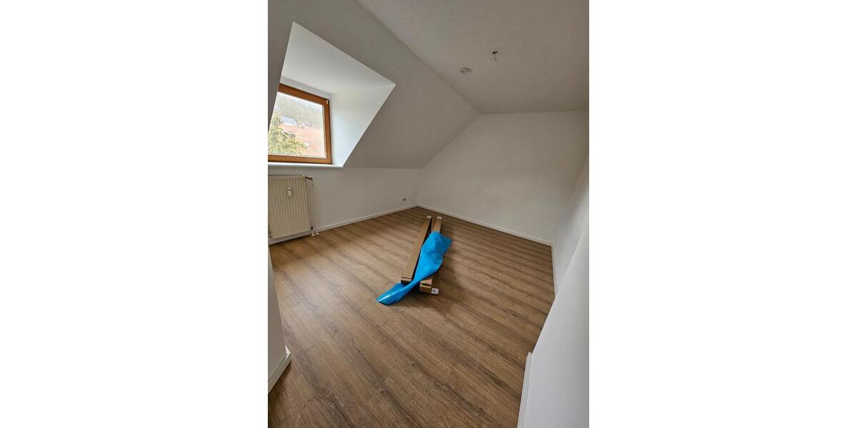 Dachgeschoßwohnung Regenstauf - 3 Zimmer, 92 m&sup2;, 900&euro; | Angebot:25759669
