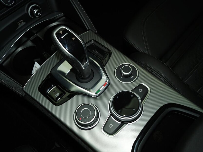 Stelvio 2.2 D Q4 AT Veloce ACC Vollleder